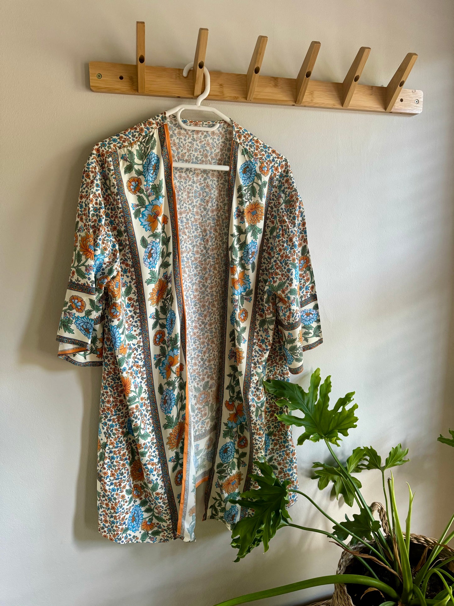 Vintage floral Cover-Up / Shawl - iszi ONLINE
