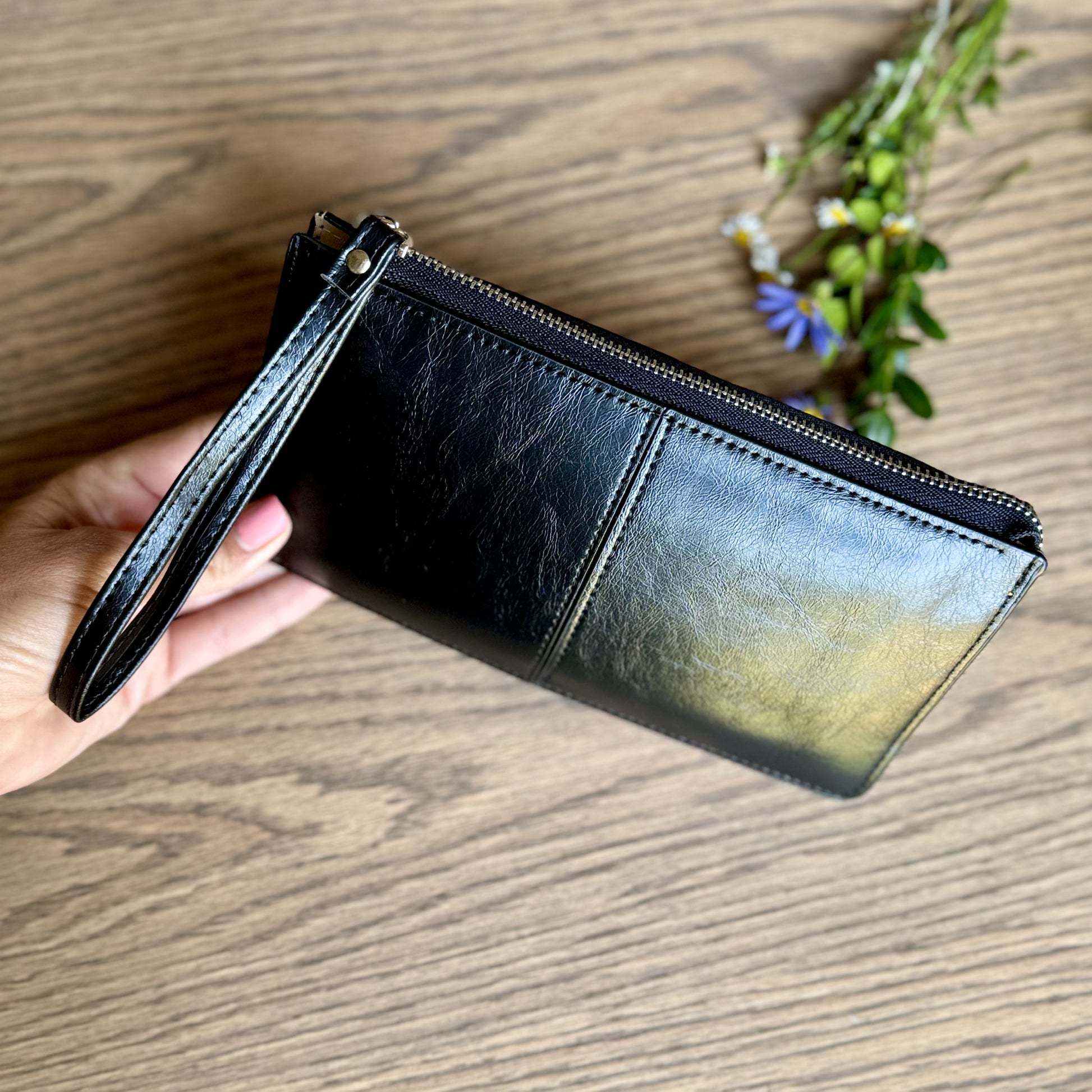 Black Wallet - iszi ONLINE