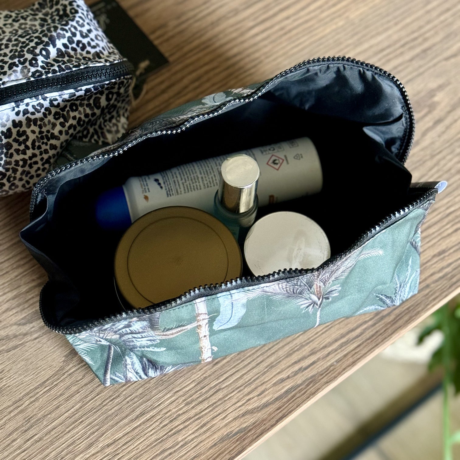 Diagonal Toiletry Bag - iszi ONLINE