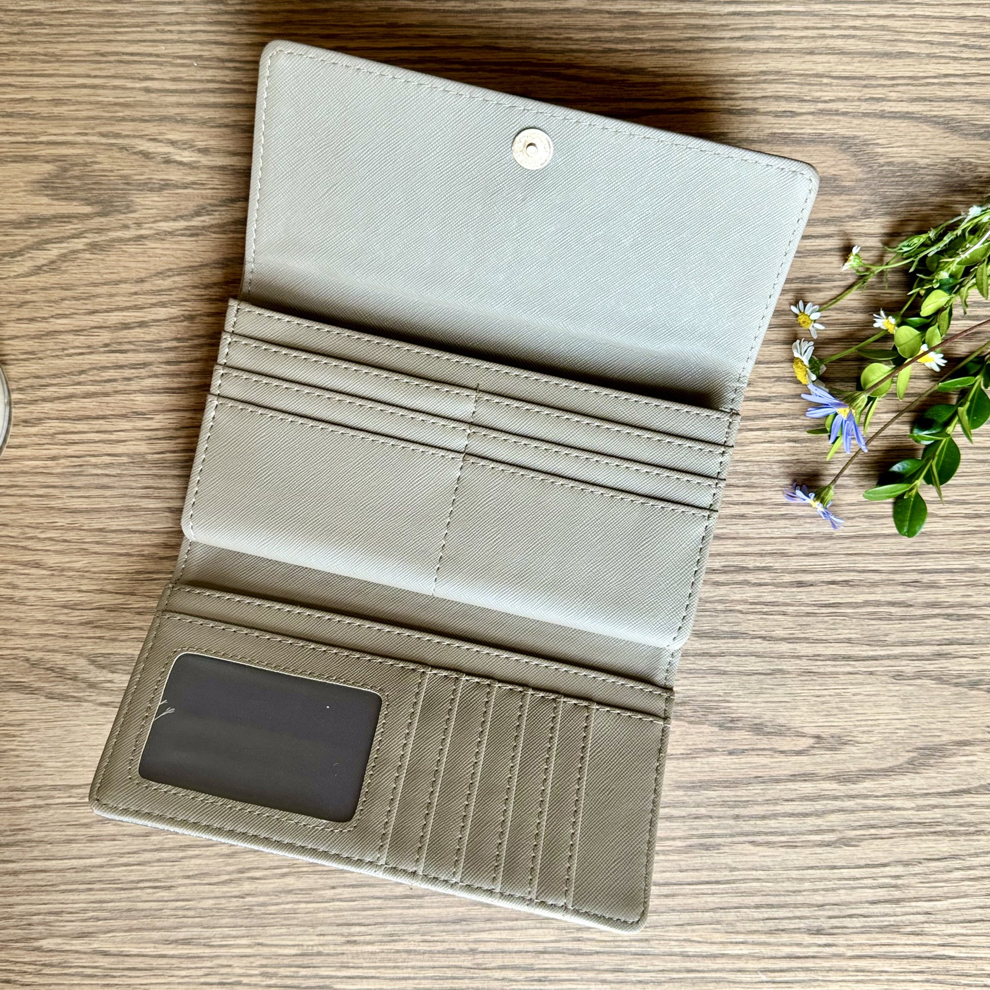 Stud Wallet - 2 options - iszi ONLINE