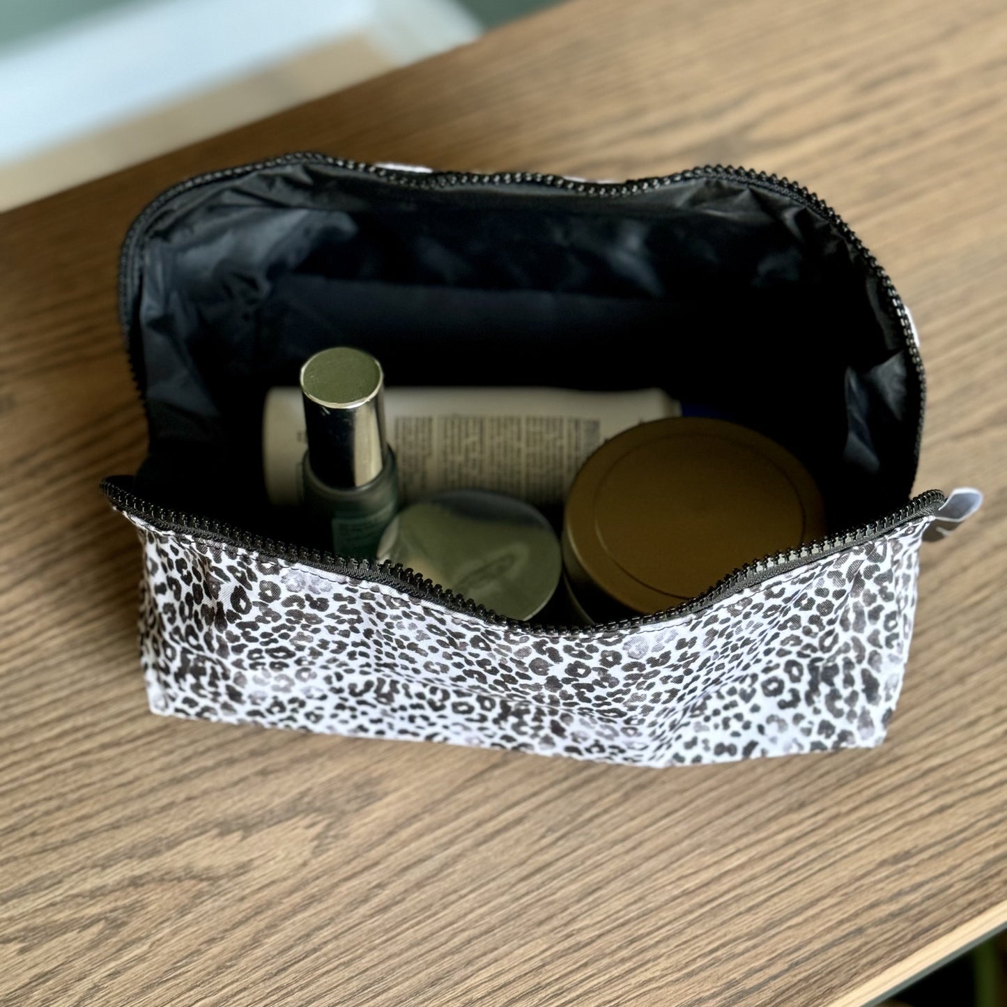 Diagonal Toiletry Bag - iszi ONLINE
