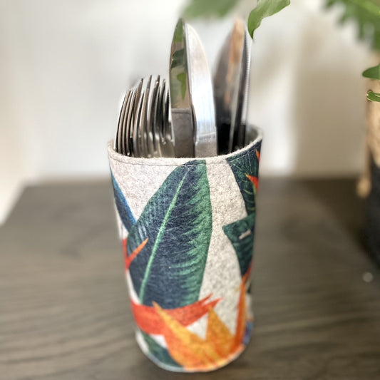 Velt Bakkies used as a utensil holder