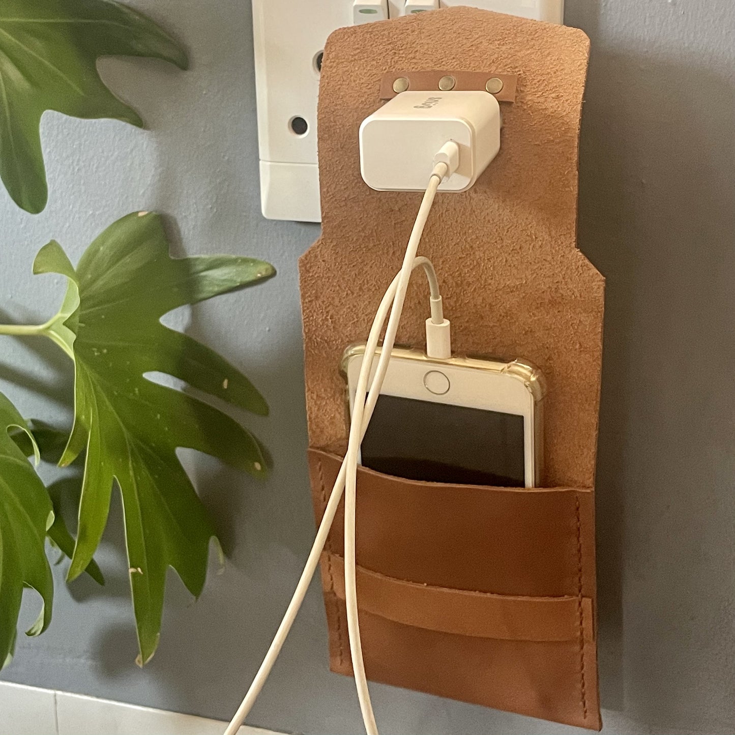 Leather Cellphone Charger Pouch - iszi ONLINE