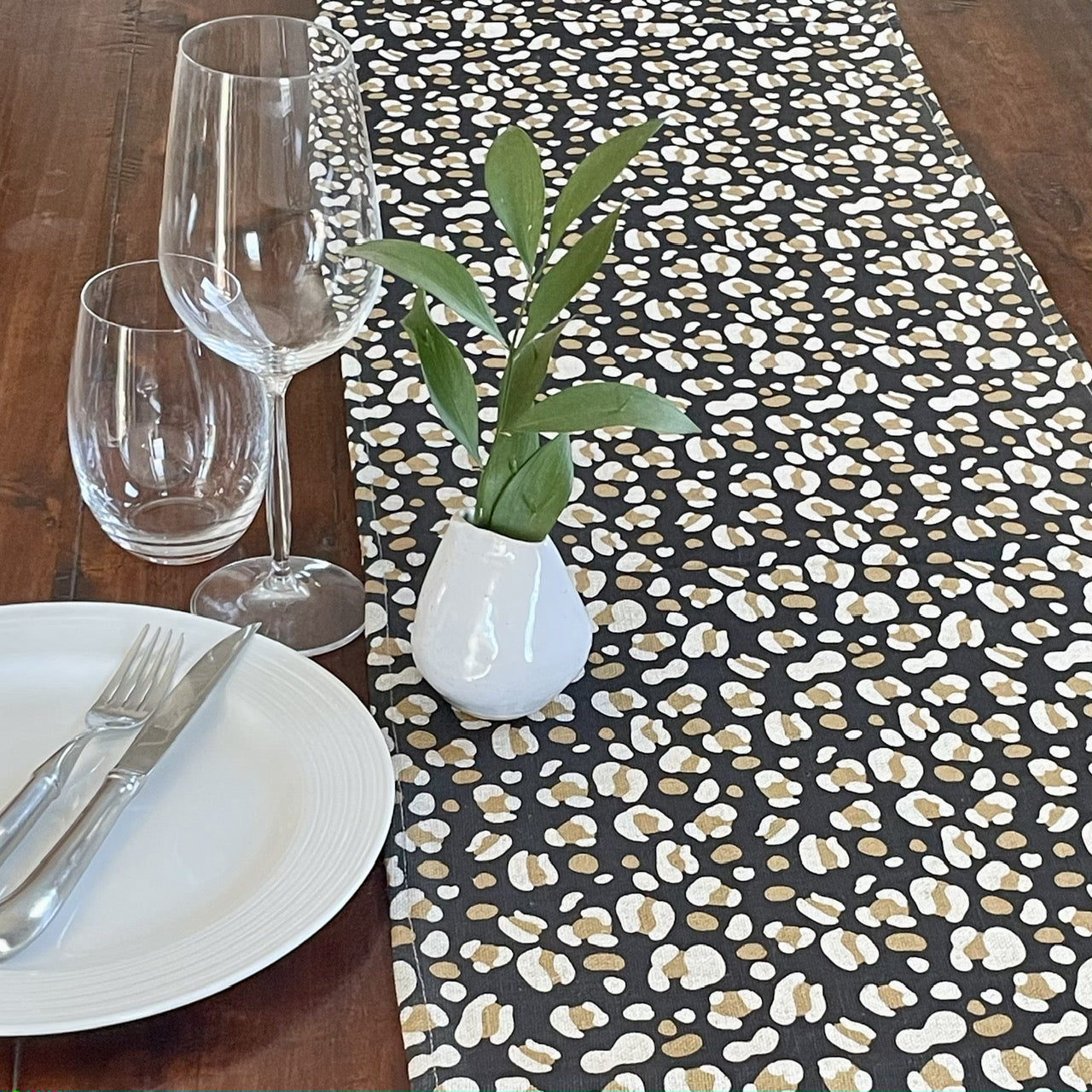 Table Runner in Tip Toe Saffron 240 x 40cm