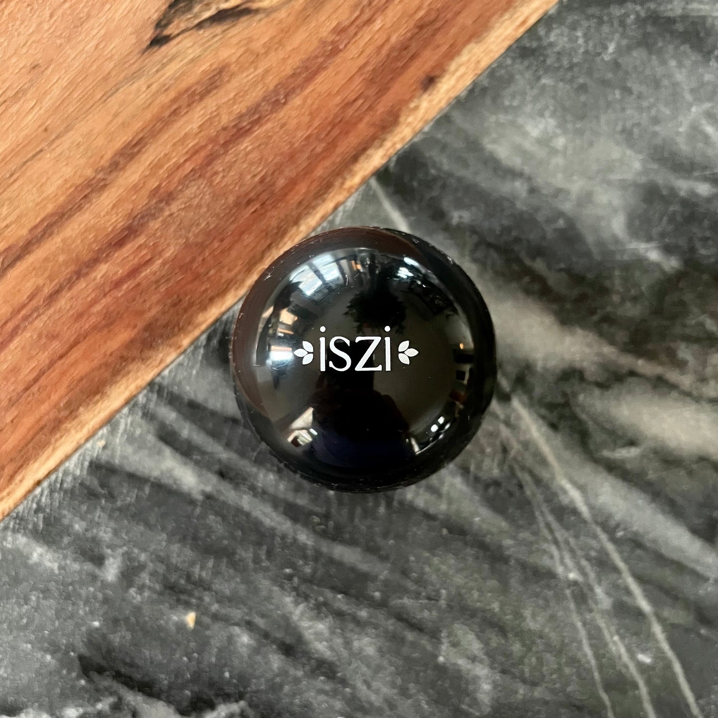 iszi Lip Balm - iszi ONLINE