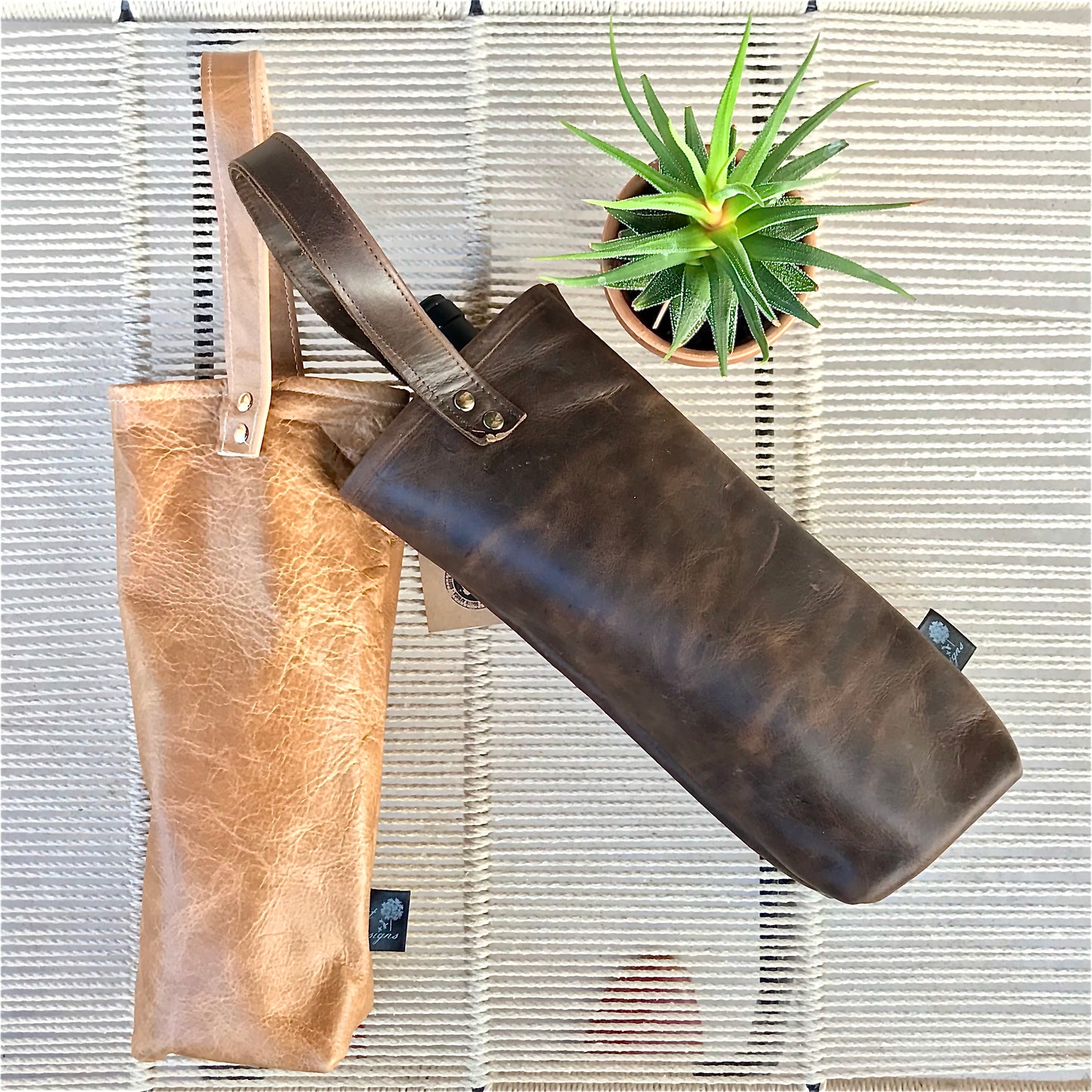 Single leather wine carrier