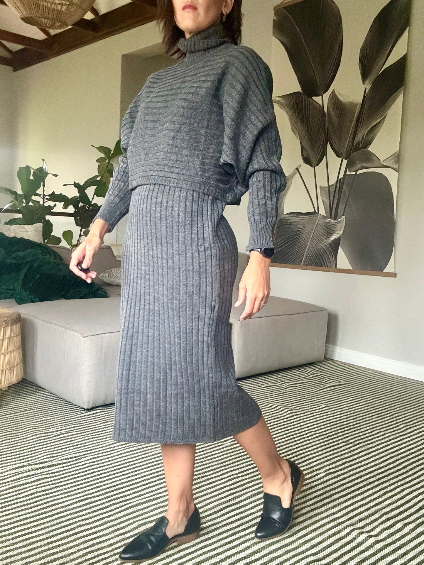 Grey knit dress with jersey