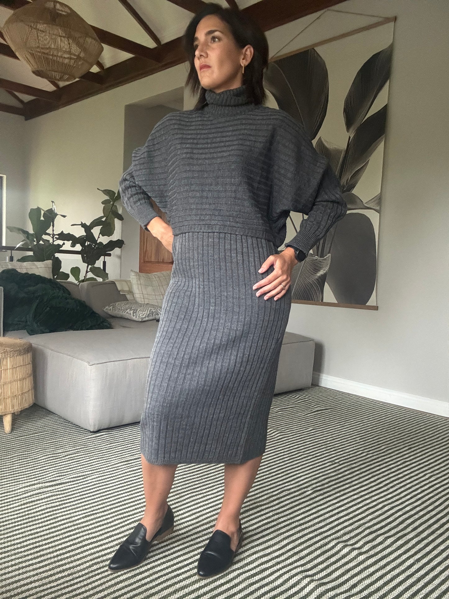Grey knit dress with jersey