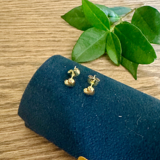 Heart Stud Earrings - iszi ONLINE