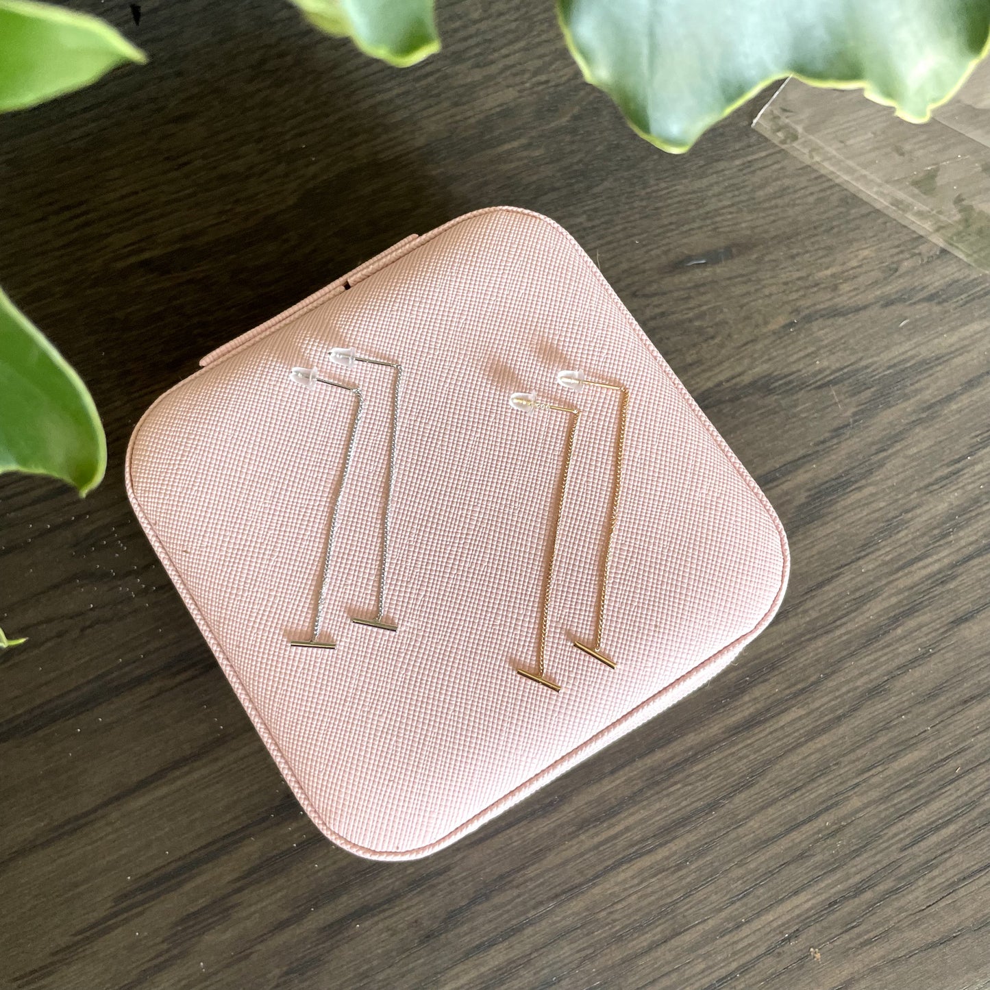 Minimalist Tread earrings in gold and silver
