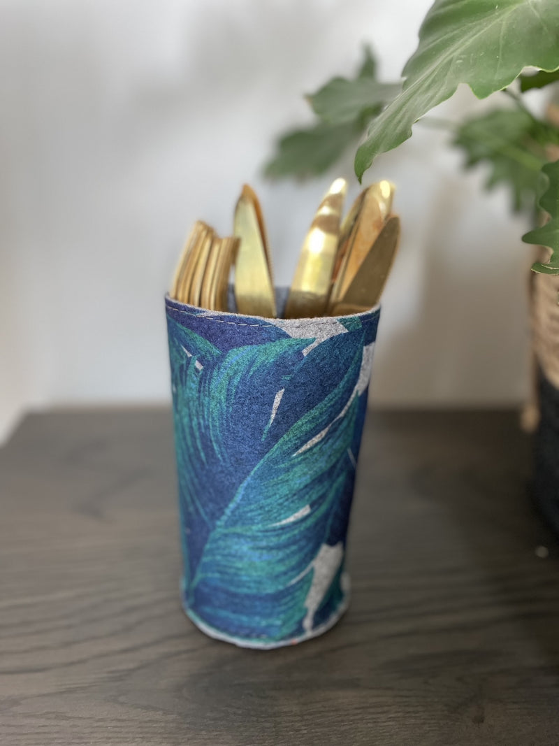 Utensil holder in fern design 