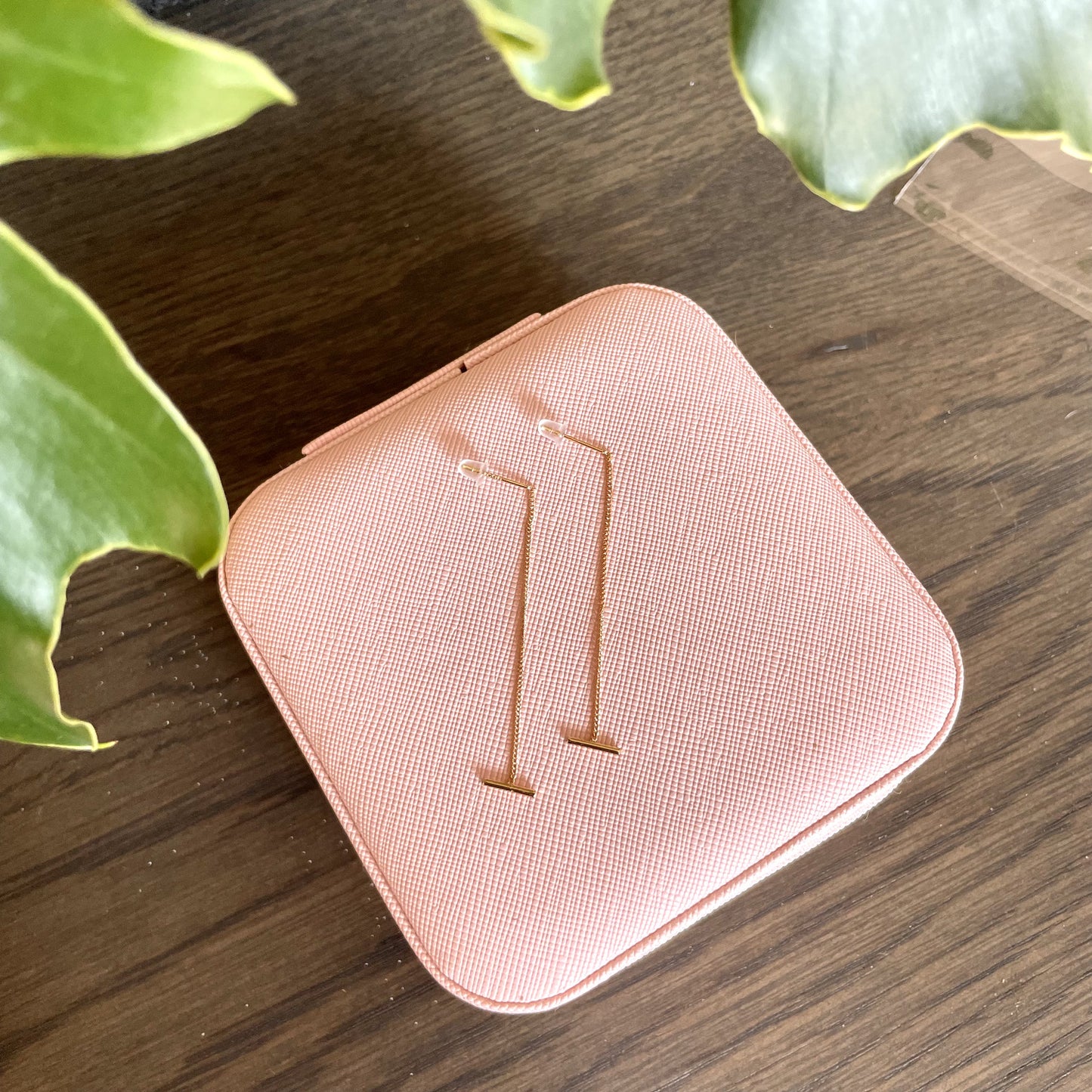 Minimalist Thread Gold earrings 