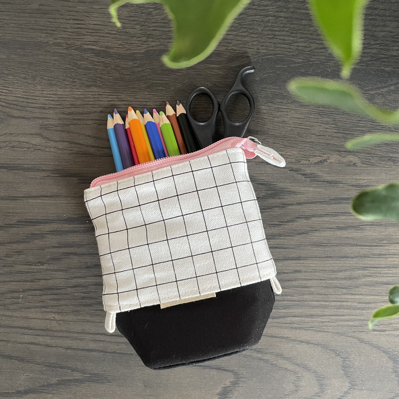 Pull-Down  Pencil Bag -  Black and White