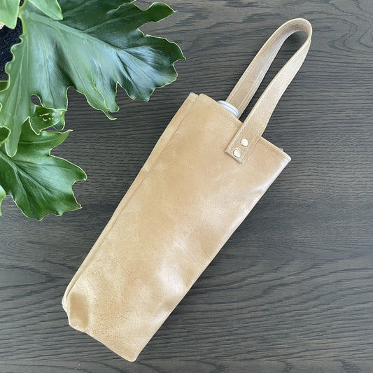 Single leather wine bag in light tan