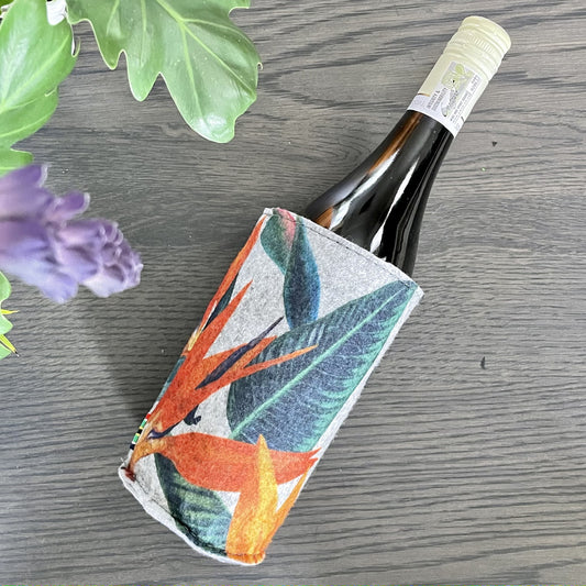 Velt wine holder in Strelitzia print