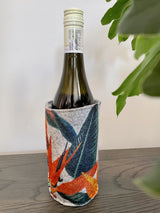 Wine bottle holder in velt with strelitzia print