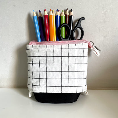 Pull-Down  Pencil Bag -  Black and White - iszi ONLINE