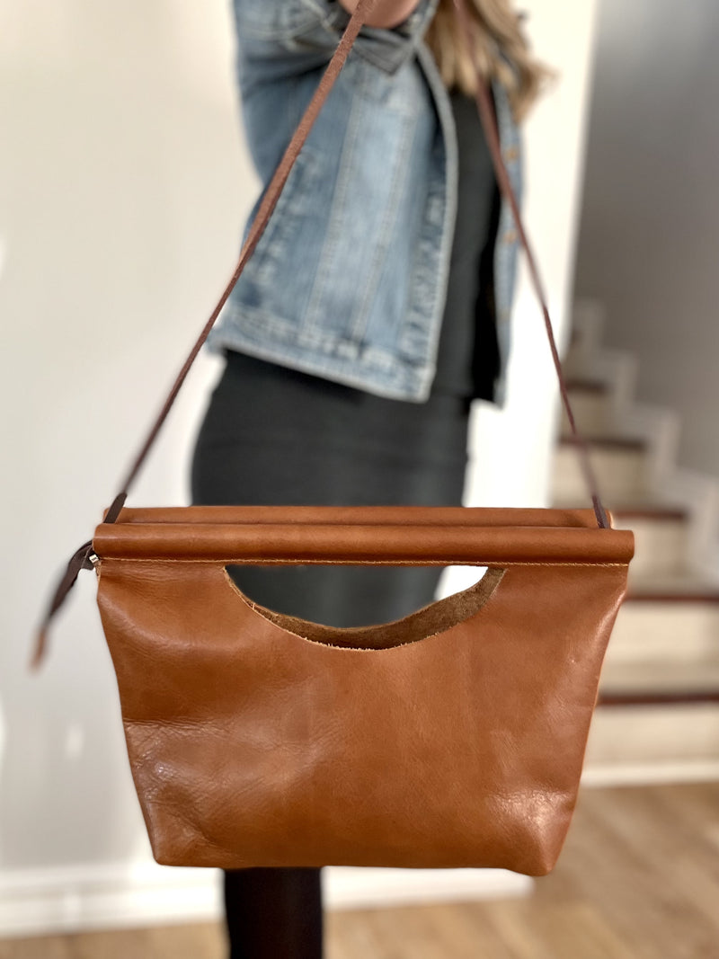Handbag with removable strap